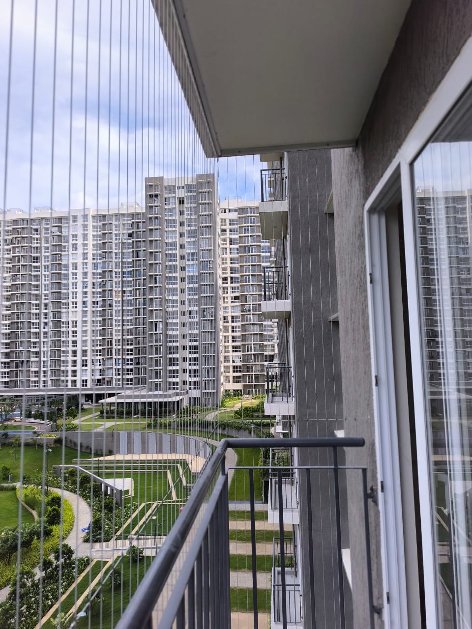 High-Rise Apartment - balcony invisible grill